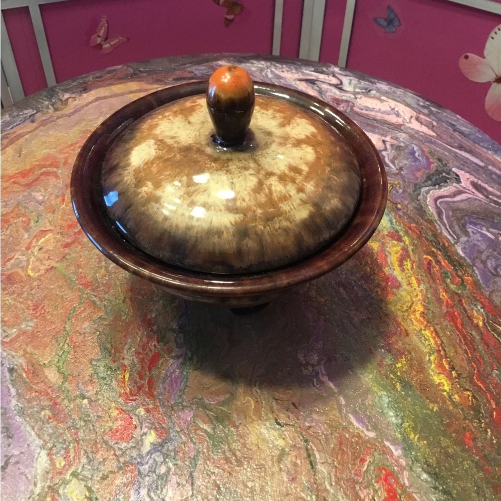 Lidded pottery bowl